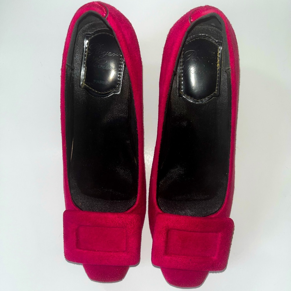 Roger Vivier Belle Vivier Magenta Covered Buckle Ballerina Pump, Euro size 34.